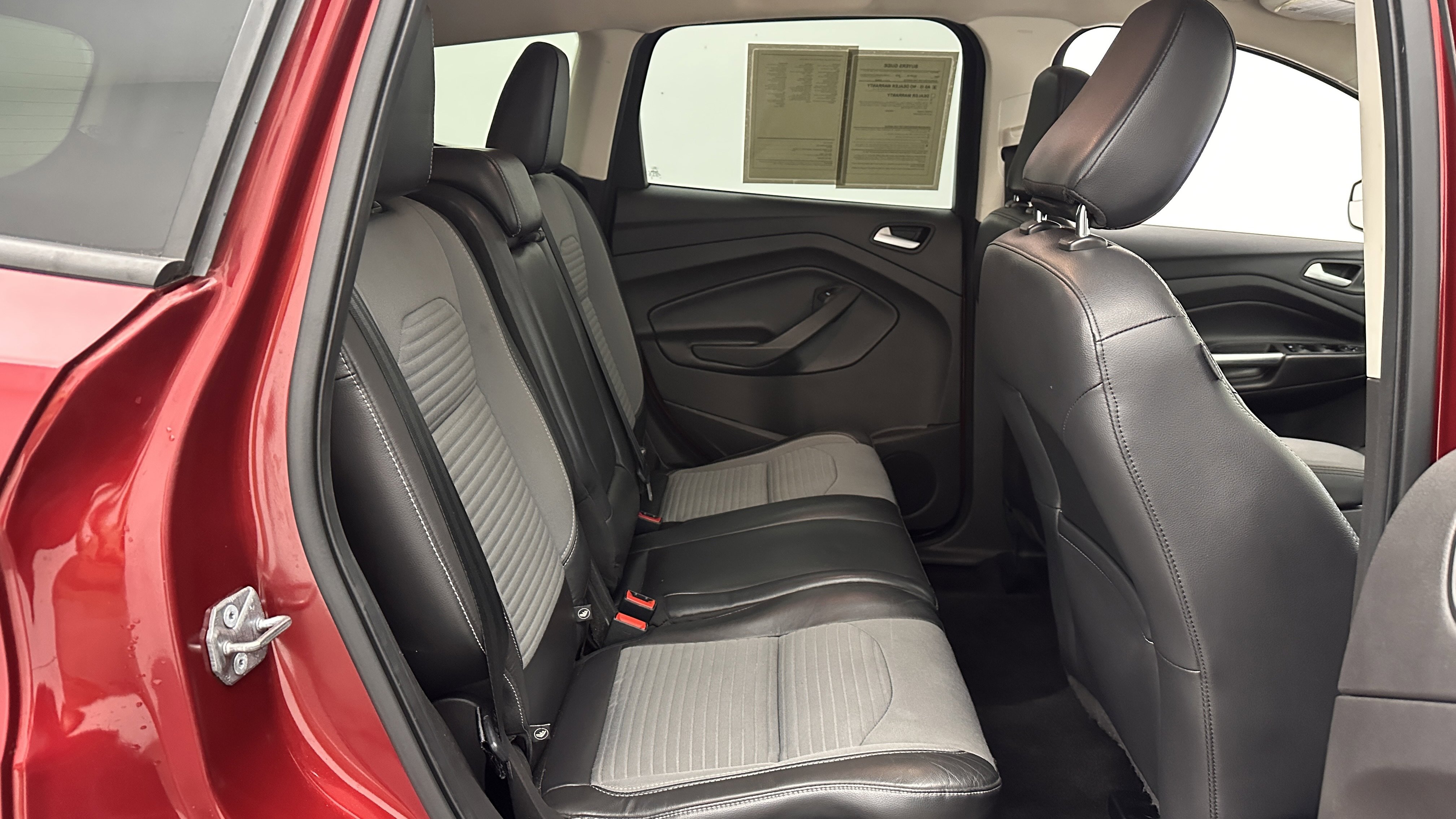 Used 2018 Ford Escape SE w/ SE Sport Appearance Package AWD/4WD image 30