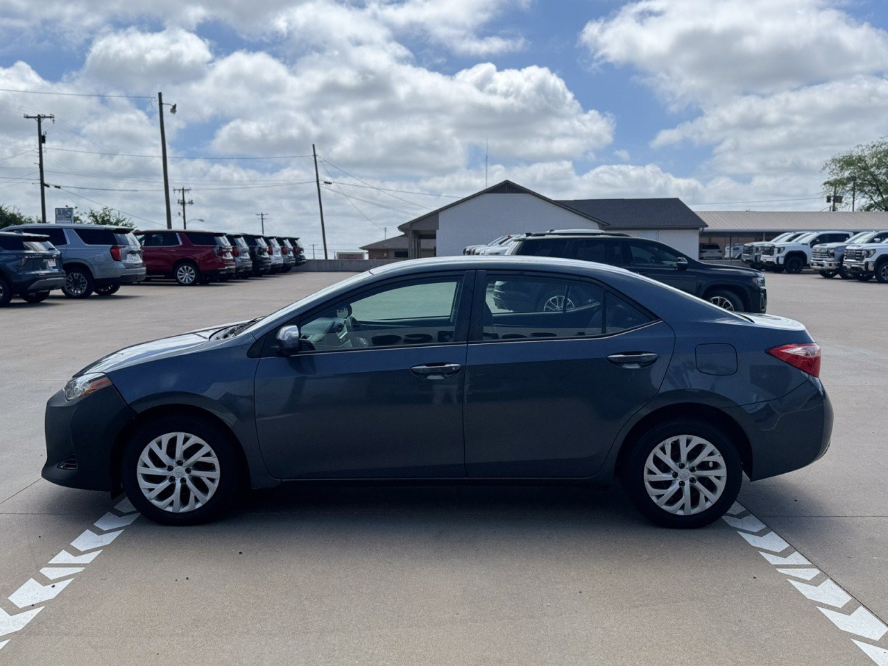 Used 2017 Toyota Corolla LE FWD image 4