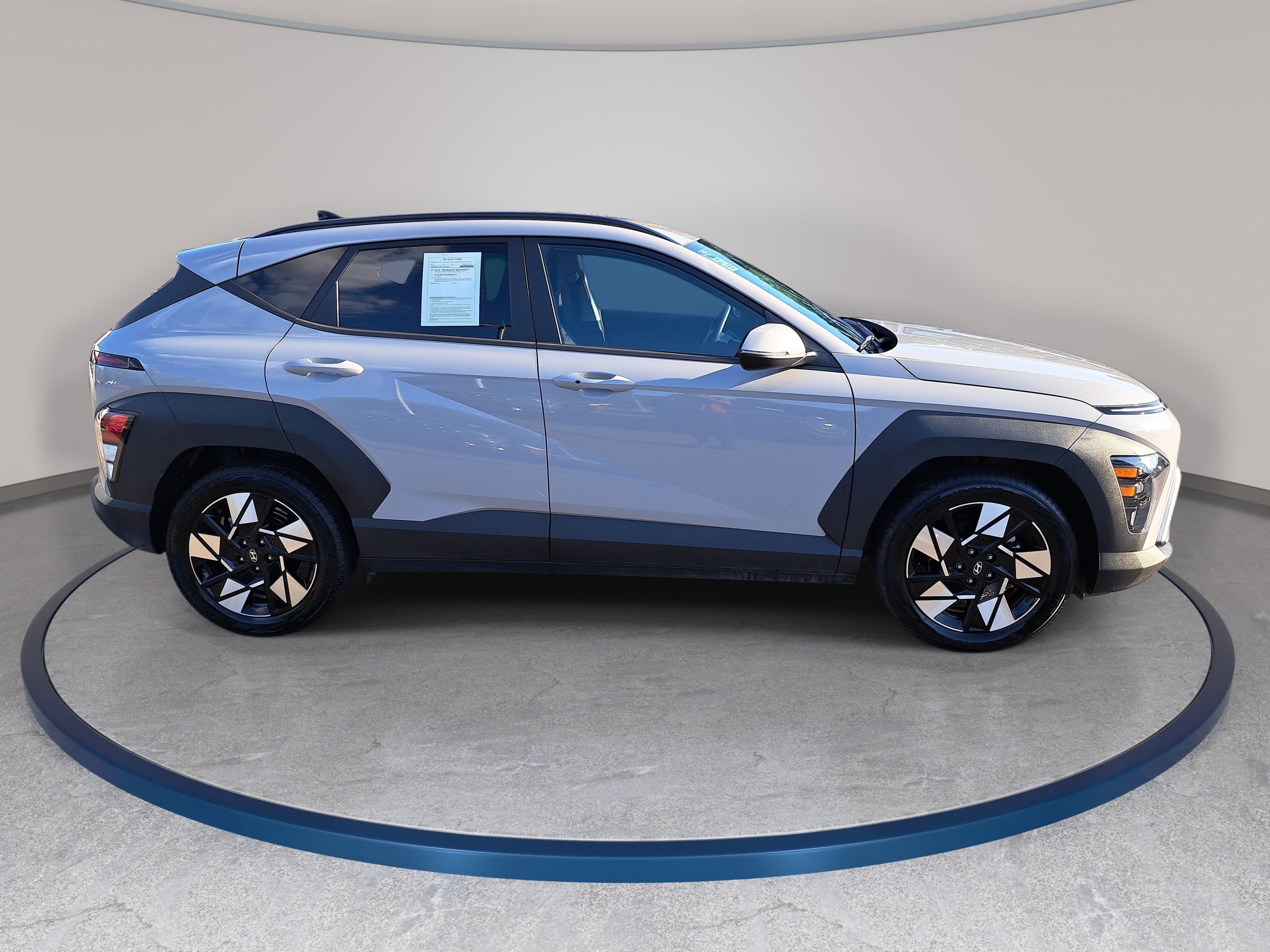 Used 2025 Hyundai Kona SEL FWD image 4