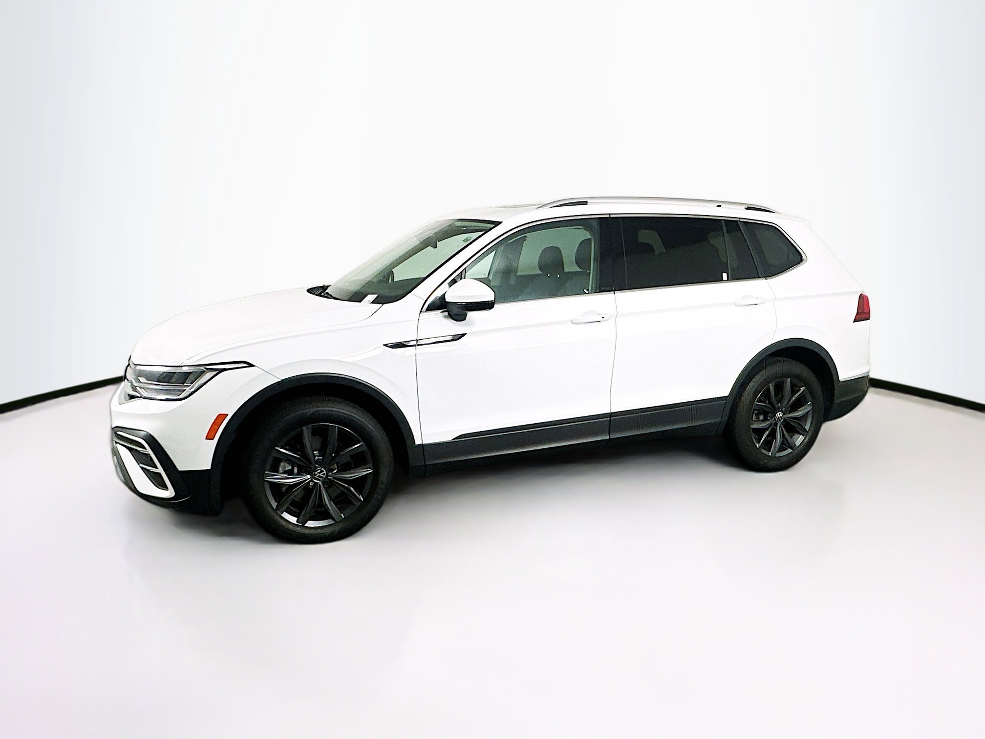 Used 2022 Volkswagen Tiguan SE FWD image 4