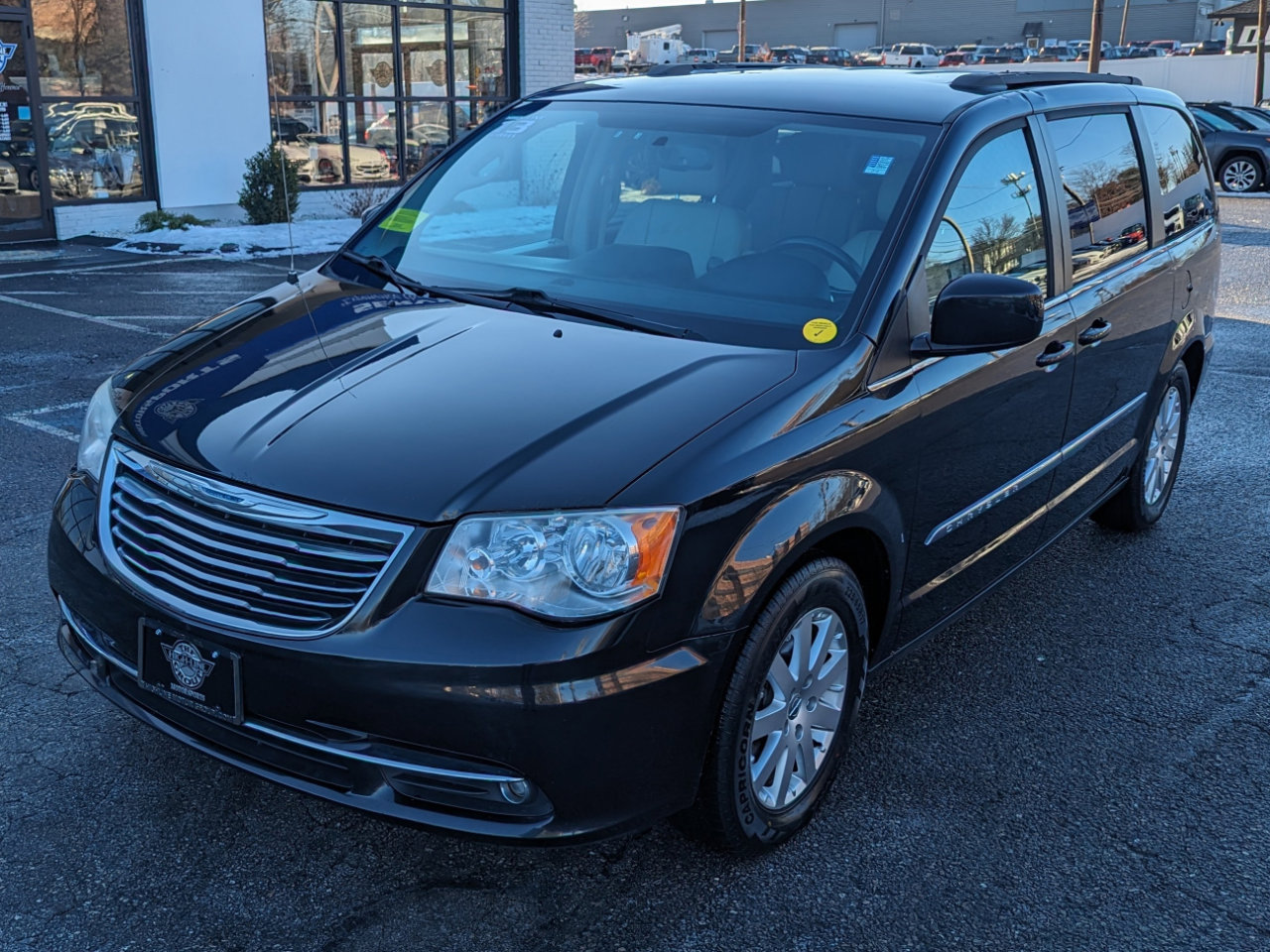 Used 2013 Chrysler Town & Country Touring image 3