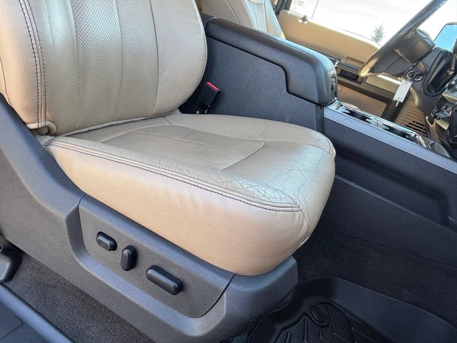 Used 2014 Ford F350 Lariat w/ FX4 Off-Road Package AWD/4WD image 24