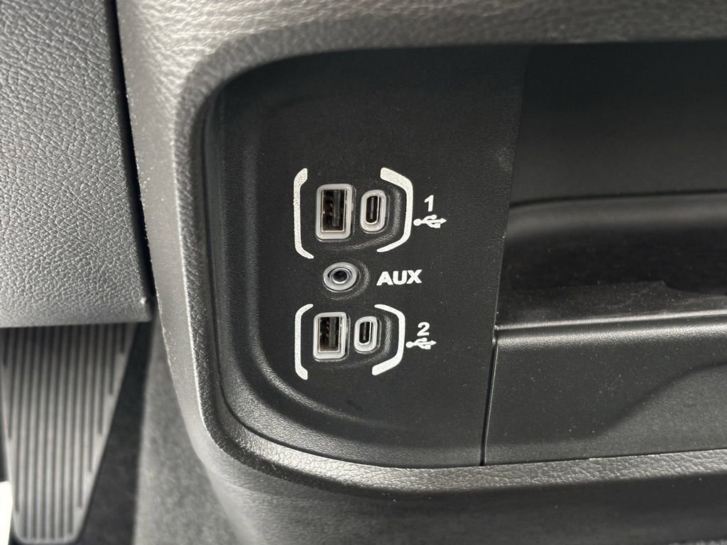 Used 2024 RAM 3500 Tradesman w/ Chrome Appearance Group image 19