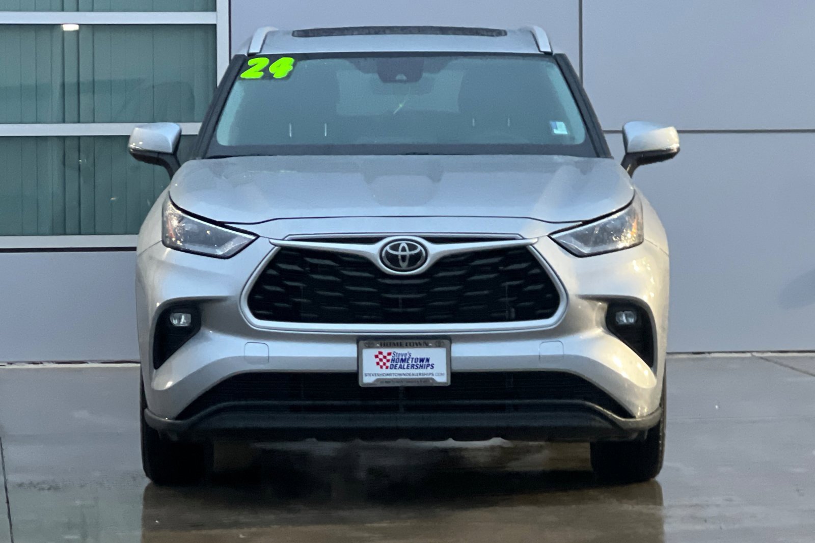 Used 2024 Toyota Highlander XLE image 6