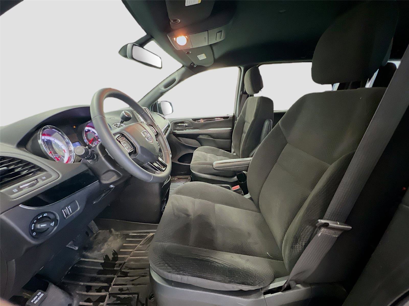 Used 2019 Dodge Grand Caravan SE image 5