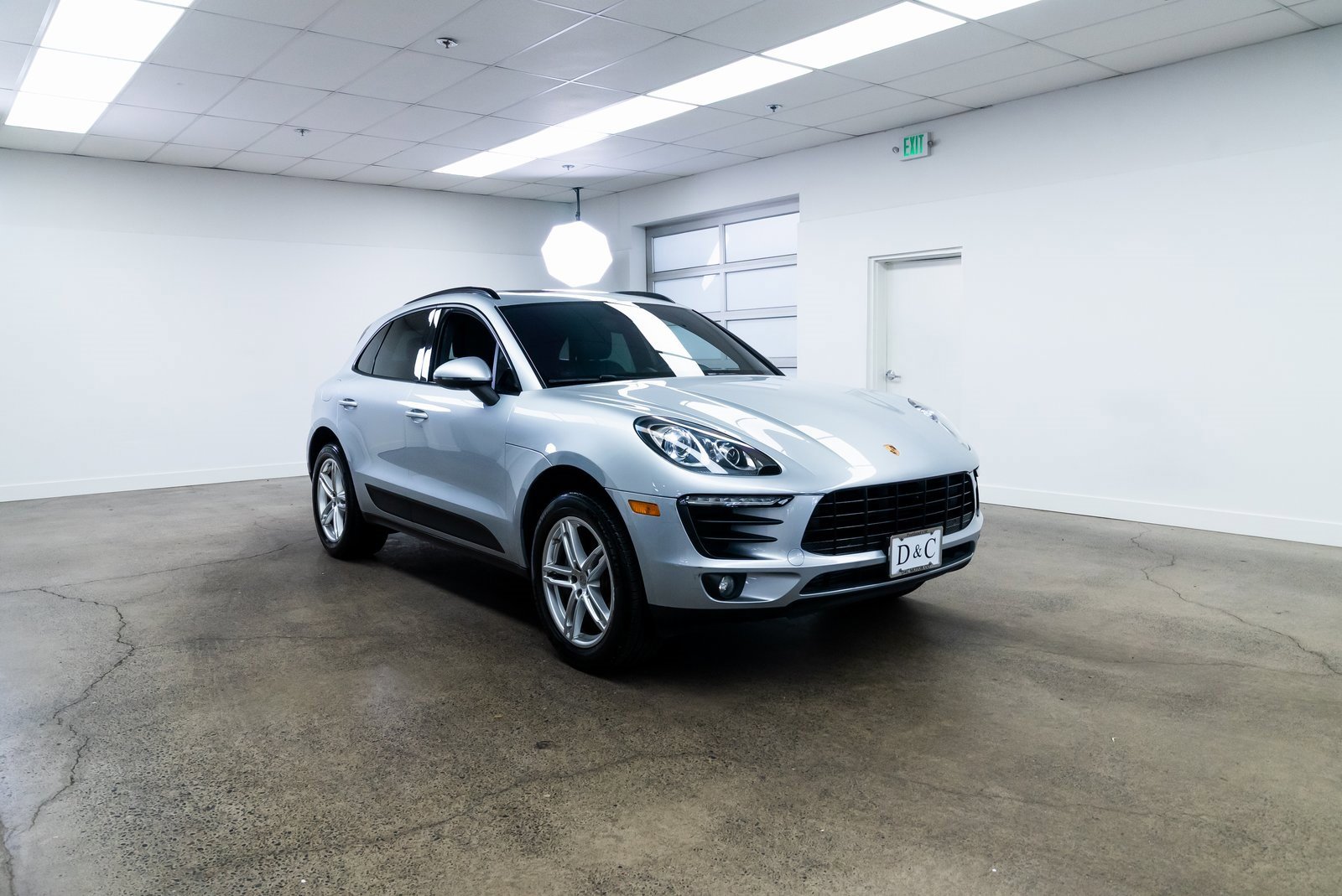 Used 2018 Porsche Macan w/ Premium Package Plus image 29