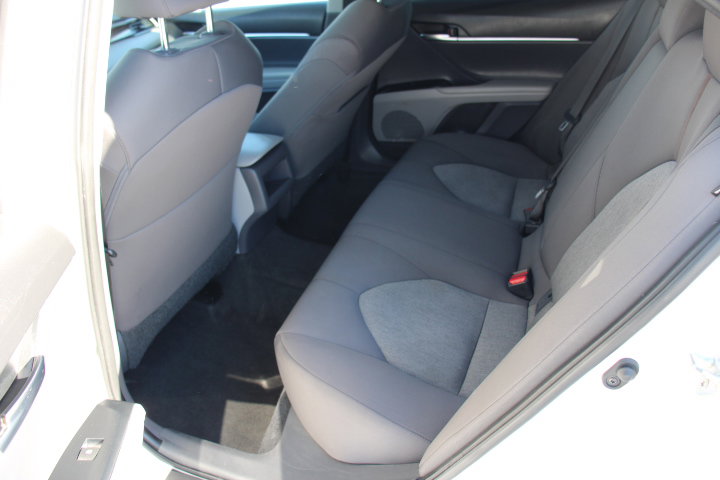 Used 2020 Toyota Camry LE image 14