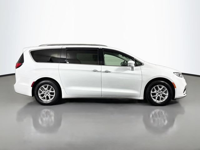 Used 2021 Chrysler Pacifica Touring-L FWD image 8