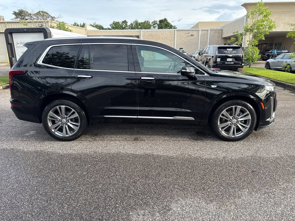 Used 2025 Cadillac XT6 Premium Luxury FWD image 3
