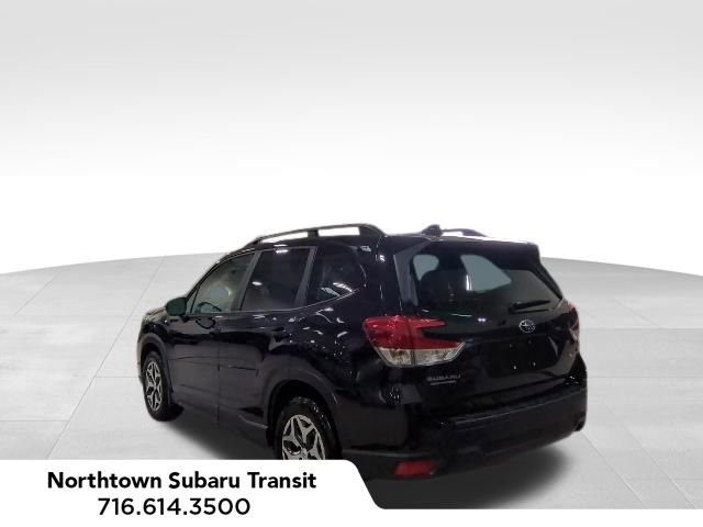 Used 2021 Subaru Forester Premium image 3