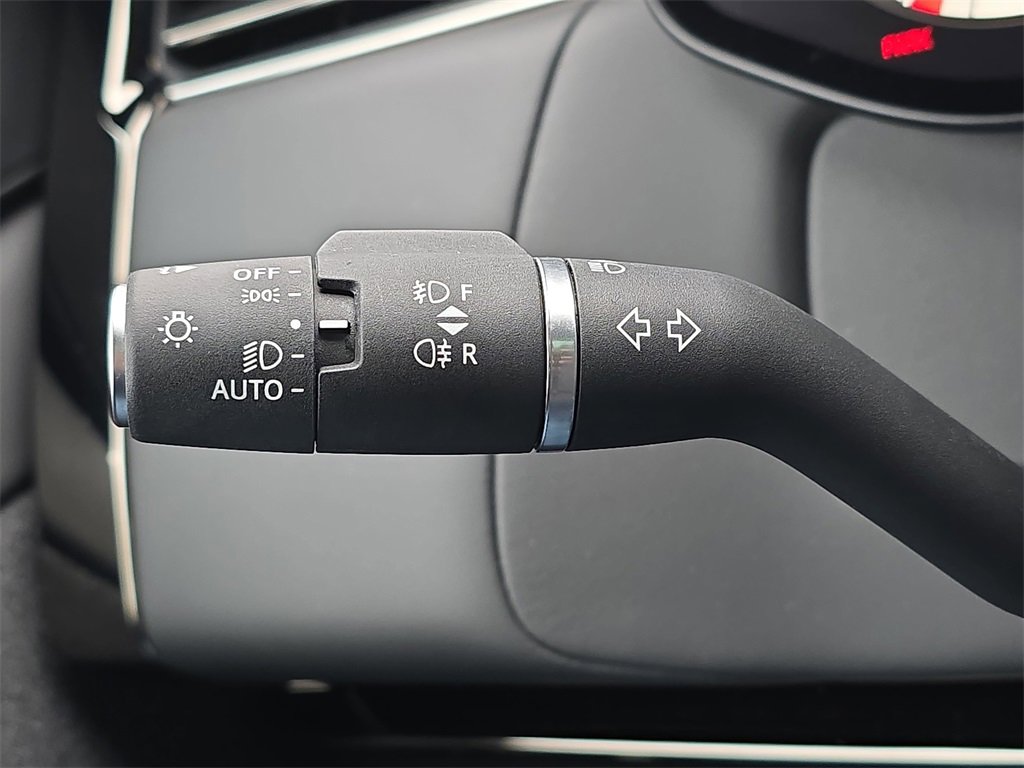 Used 2025 Land Rover Range Rover Sport SE image 30