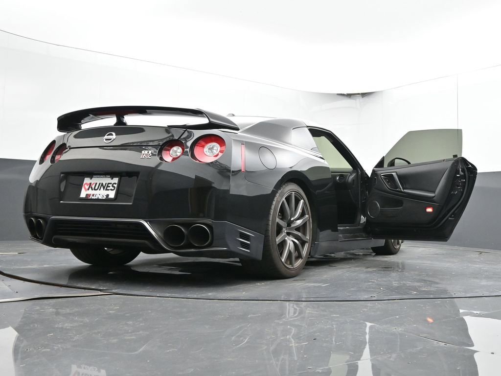 Used 2014 Nissan GT-R Premium image 68