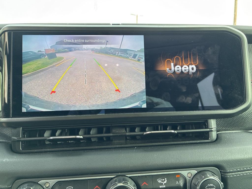 Used 2024 Jeep Wrangler Unlimited Rubicon image 18