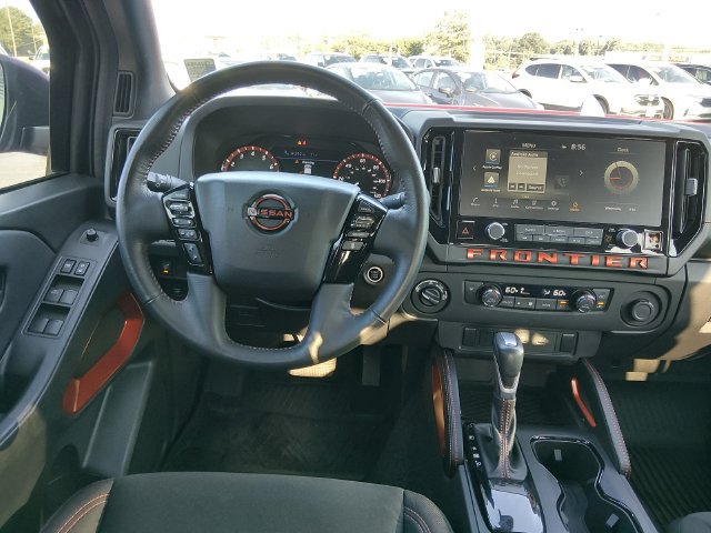 Used 2025 Nissan Frontier PRO-4X w/ Tow Package AWD/4WD image 10