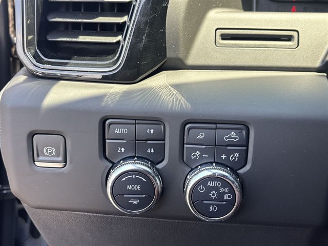 Certified 2024 GMC Sierra 1500 AT4 w/ AT4 Preferred Package AWD/4WD image 18