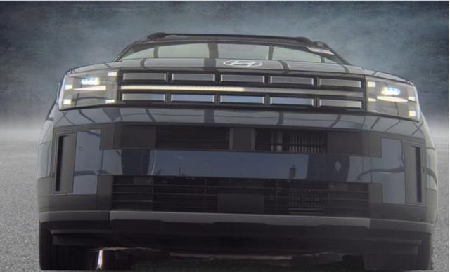 Used 2025 Hyundai Santa Fe SEL FWD image 3