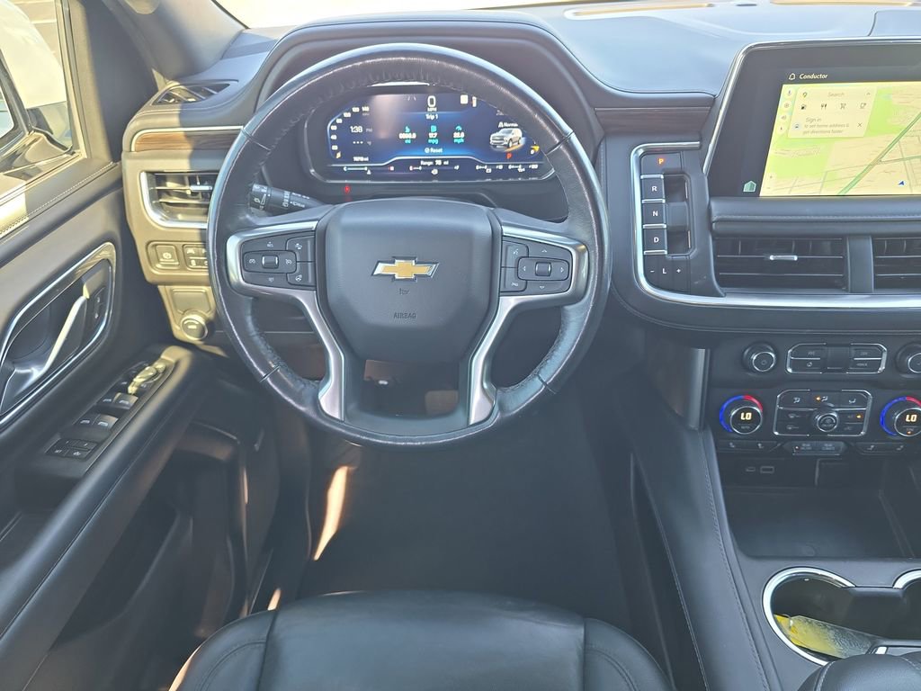 Used 2022 Chevrolet Suburban LT w/ Luxury Package RWD image 10