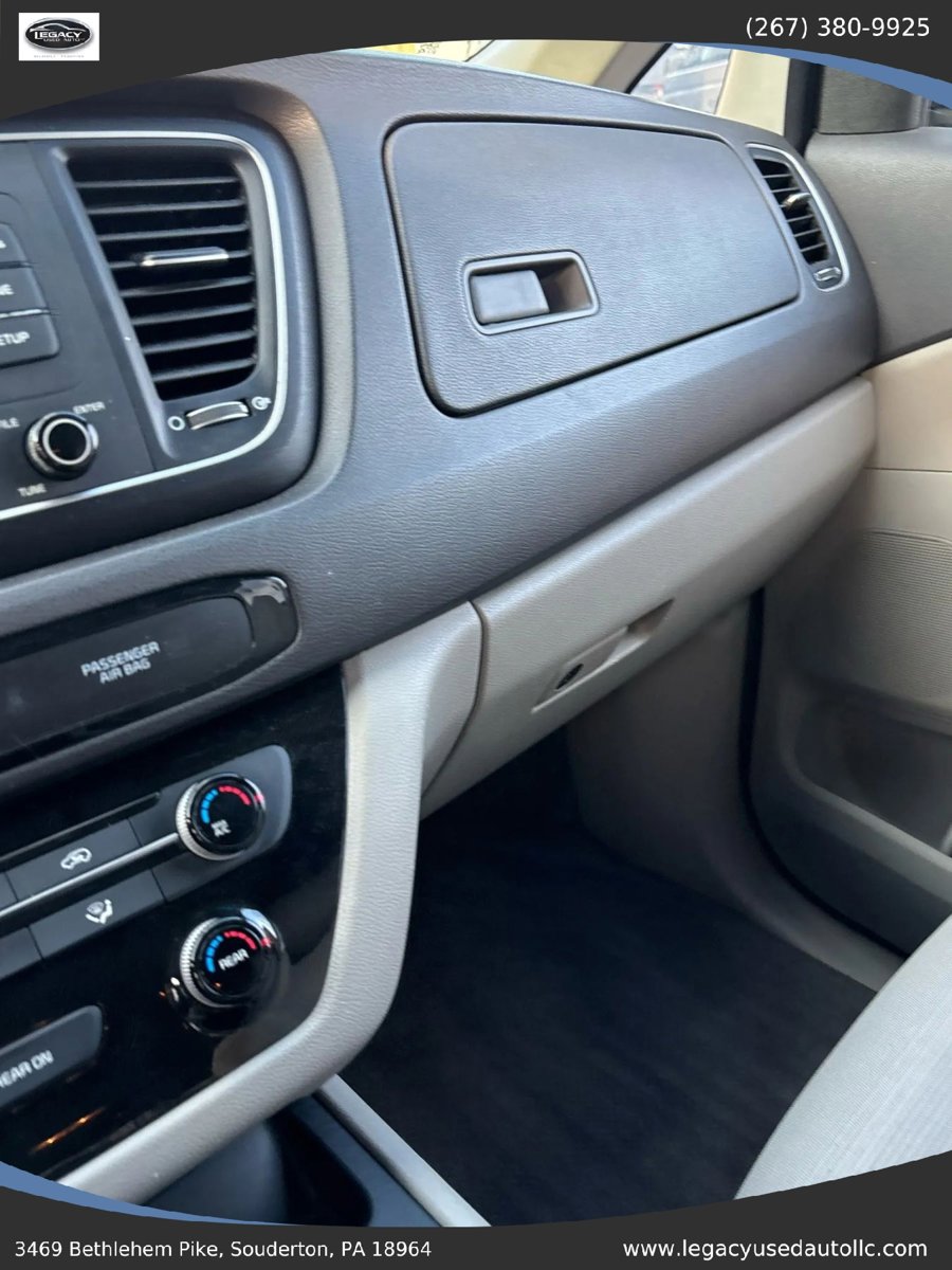 Used 2015 Kia Sedona LX w/ LX Convenience Package image 16