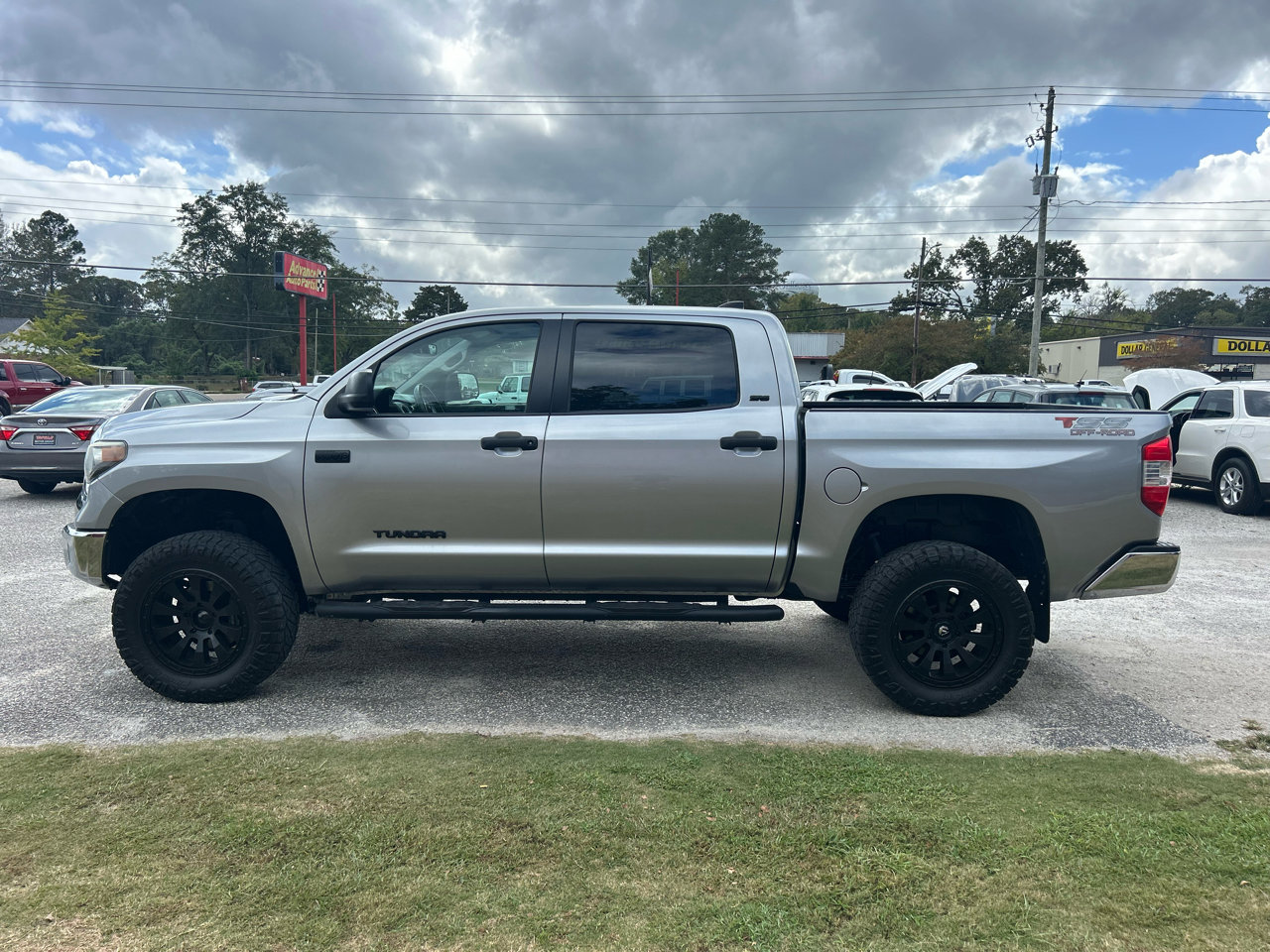 Used 2021 Toyota Tundra SR5 w/ SR5 Leather Package image 2