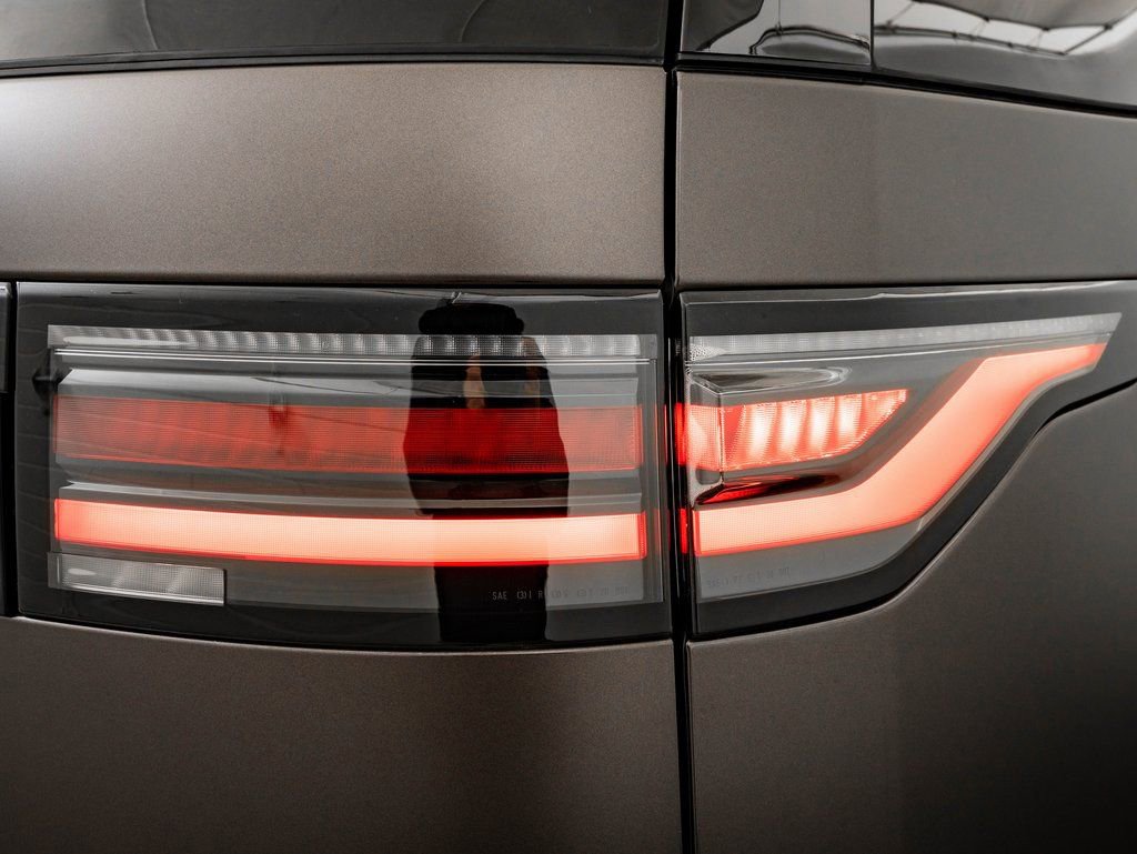 New 2026 Land Rover Discovery Limited Edition image 16
