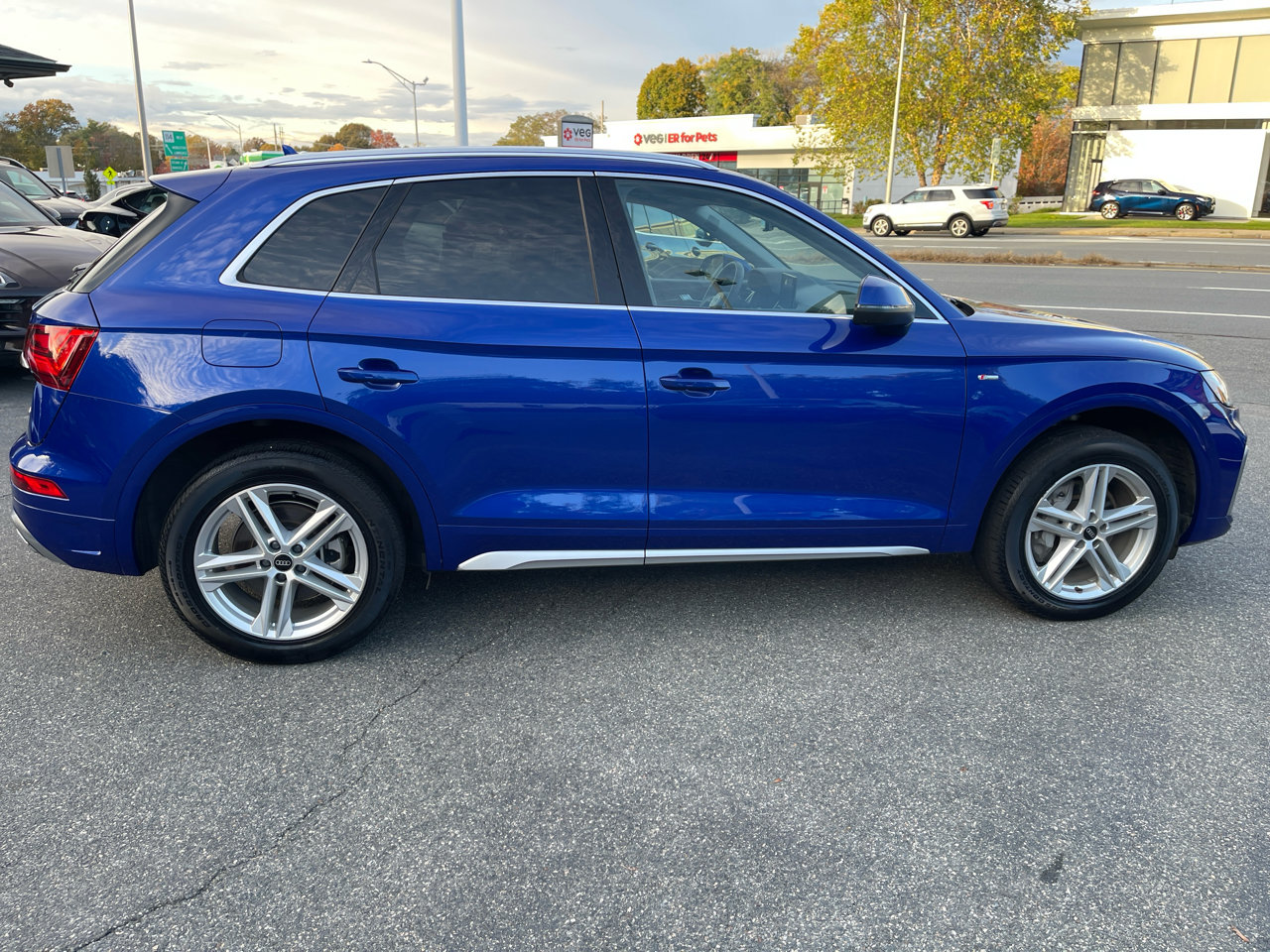 Used 2022 Audi Q5 e Premium Plus w/ Premium Plus Package image 11