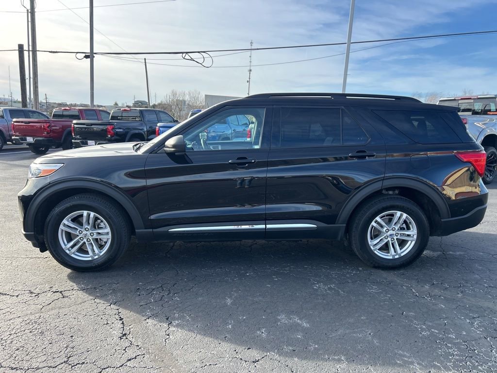 Used 2023 Ford Explorer XLT w/ Equipment Group 202A image 8