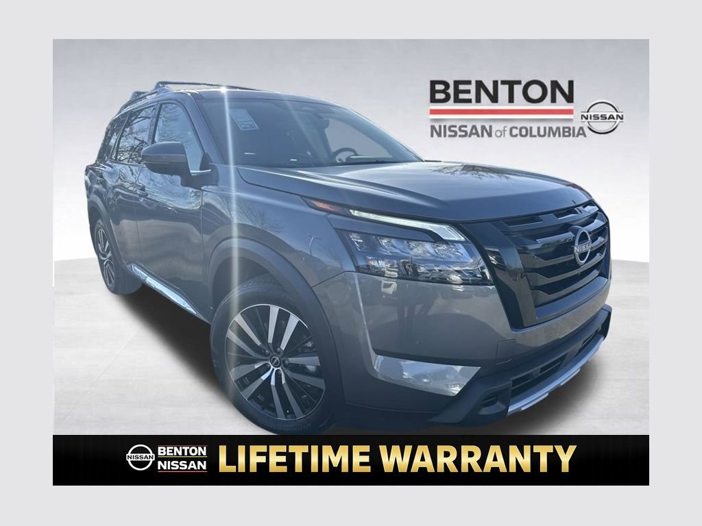 Certified 2025 Nissan Pathfinder Platinum w/ Black Appearance Package image 1