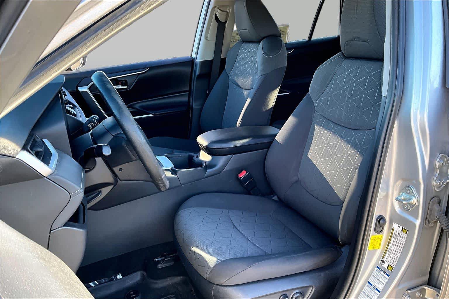Used 2022 Toyota RAV4 XLE AWD/4WD image 7