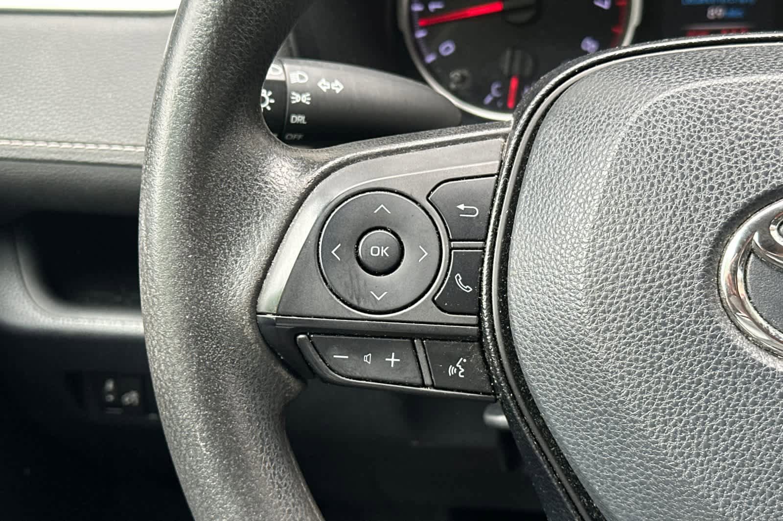 Used 2019 Toyota RAV4 LE w/ Carpet Mat Package FWD image 25