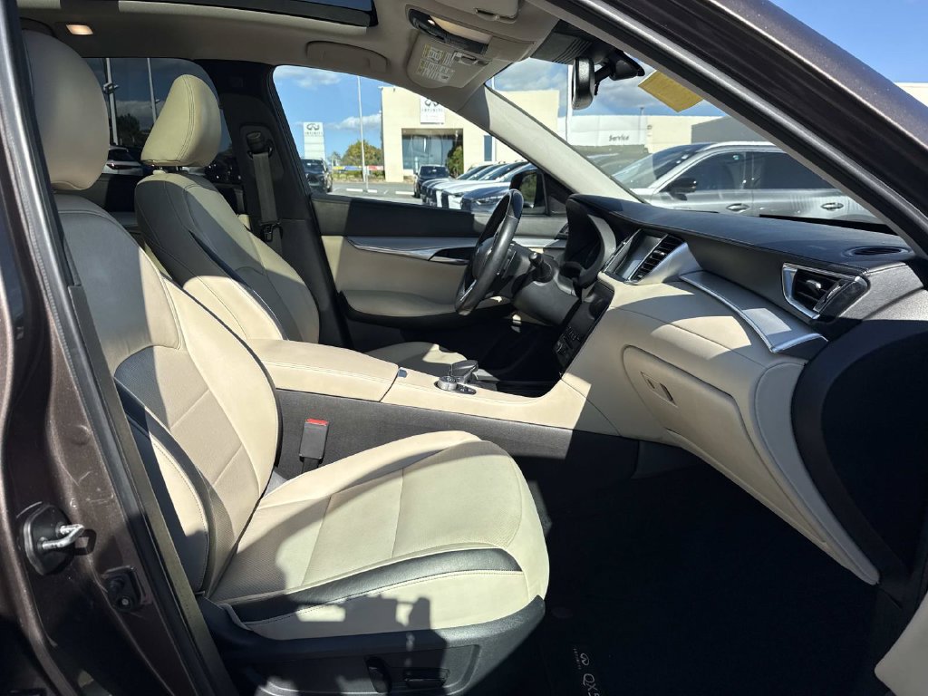Used 2019 INFINITI QX50 Essential w/ Proactive Package AWD/4WD image 19