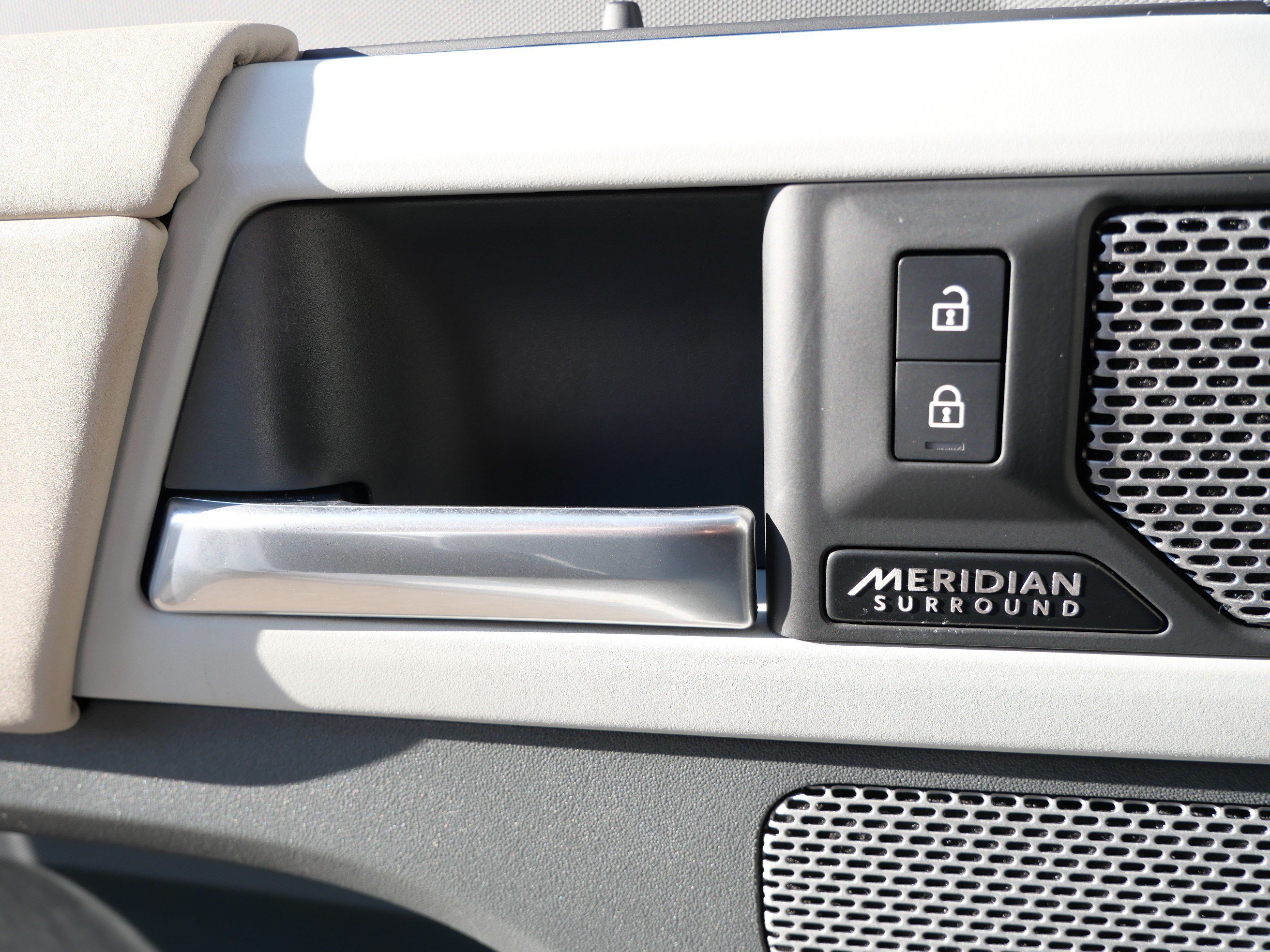 Used 2023 Land Rover Defender 130 SE AWD/4WD image 27
