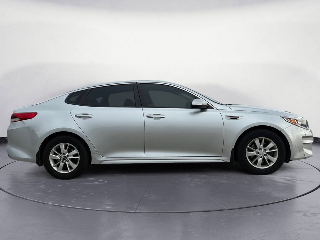 Used 2016 Kia Optima LX w/ LX Convenience Package FWD image 4