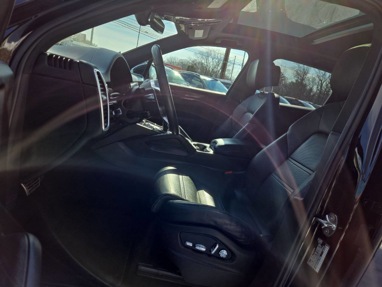 Used 2020 Porsche Cayenne S image 16