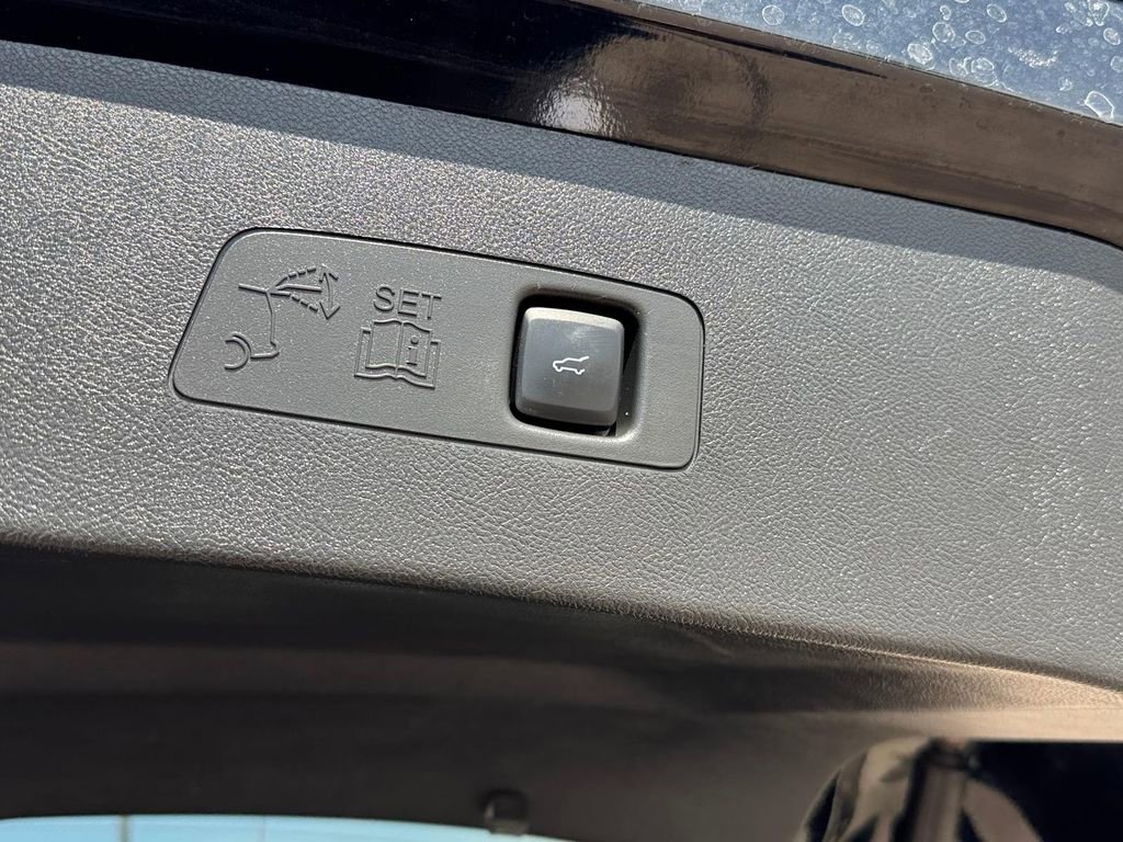 Used 2023 Lincoln Corsair Grand Touring AWD/4WD image 6