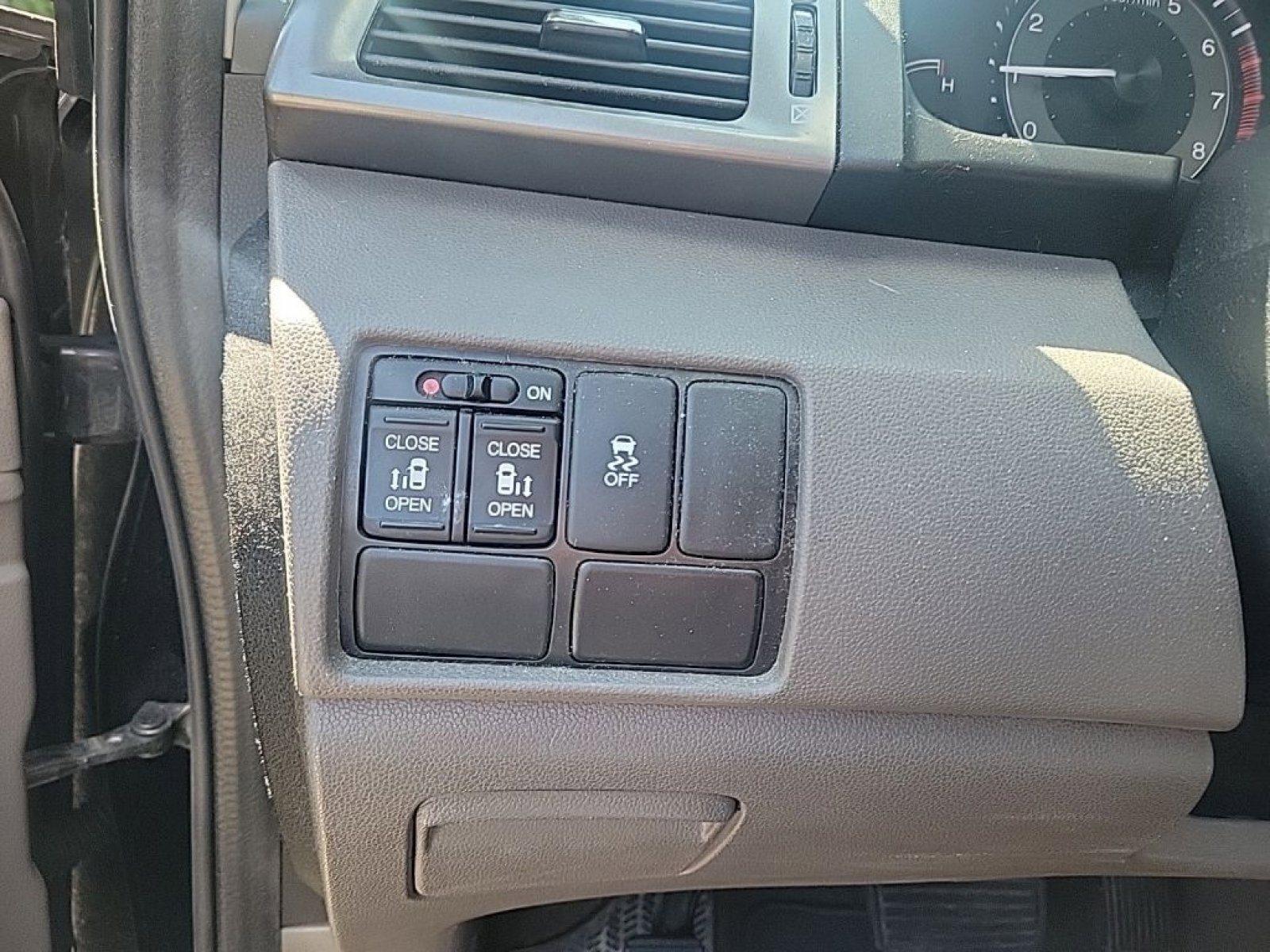 Used 2016 Honda Odyssey SE image 16