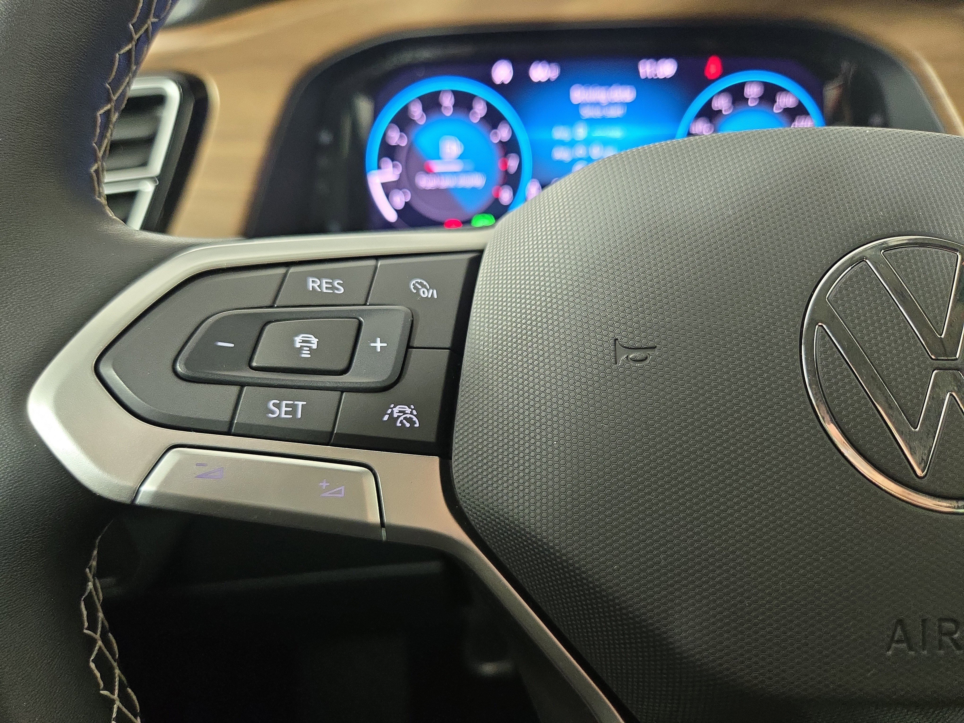 Used 2024 Volkswagen Atlas SE image 16