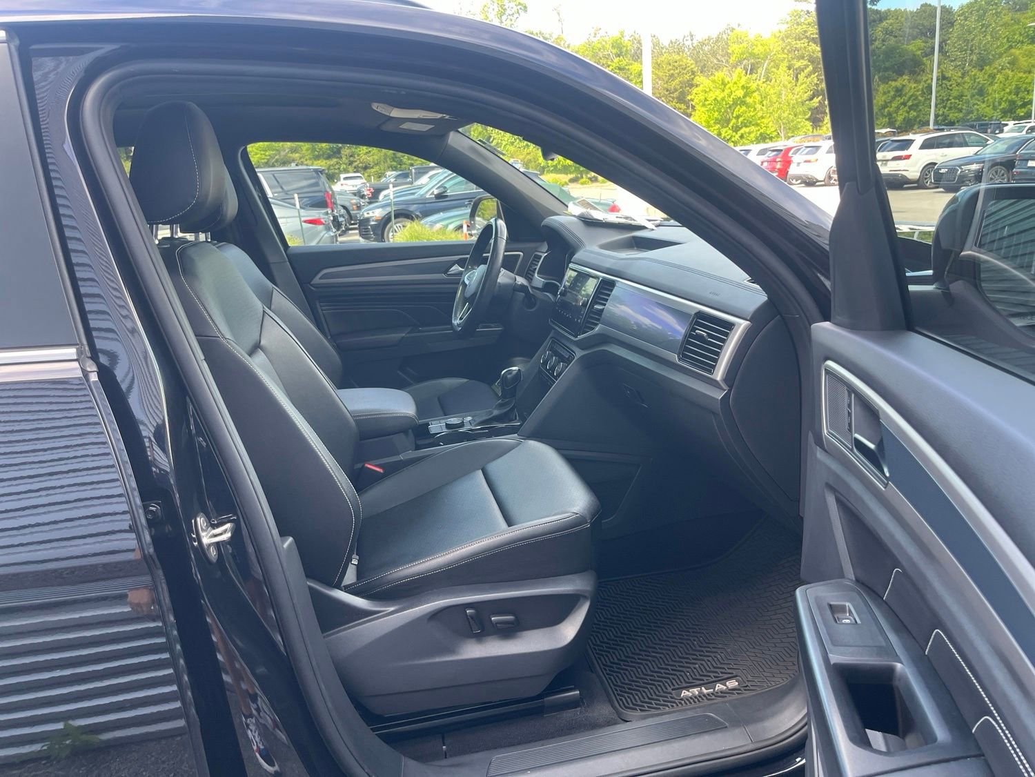 Used 2020 Volkswagen Atlas Cross Sport SEL R-Line AWD/4WD image 35