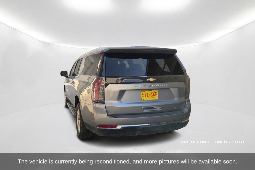 Used 2025 Chevrolet Suburban LT AWD/4WD image 8