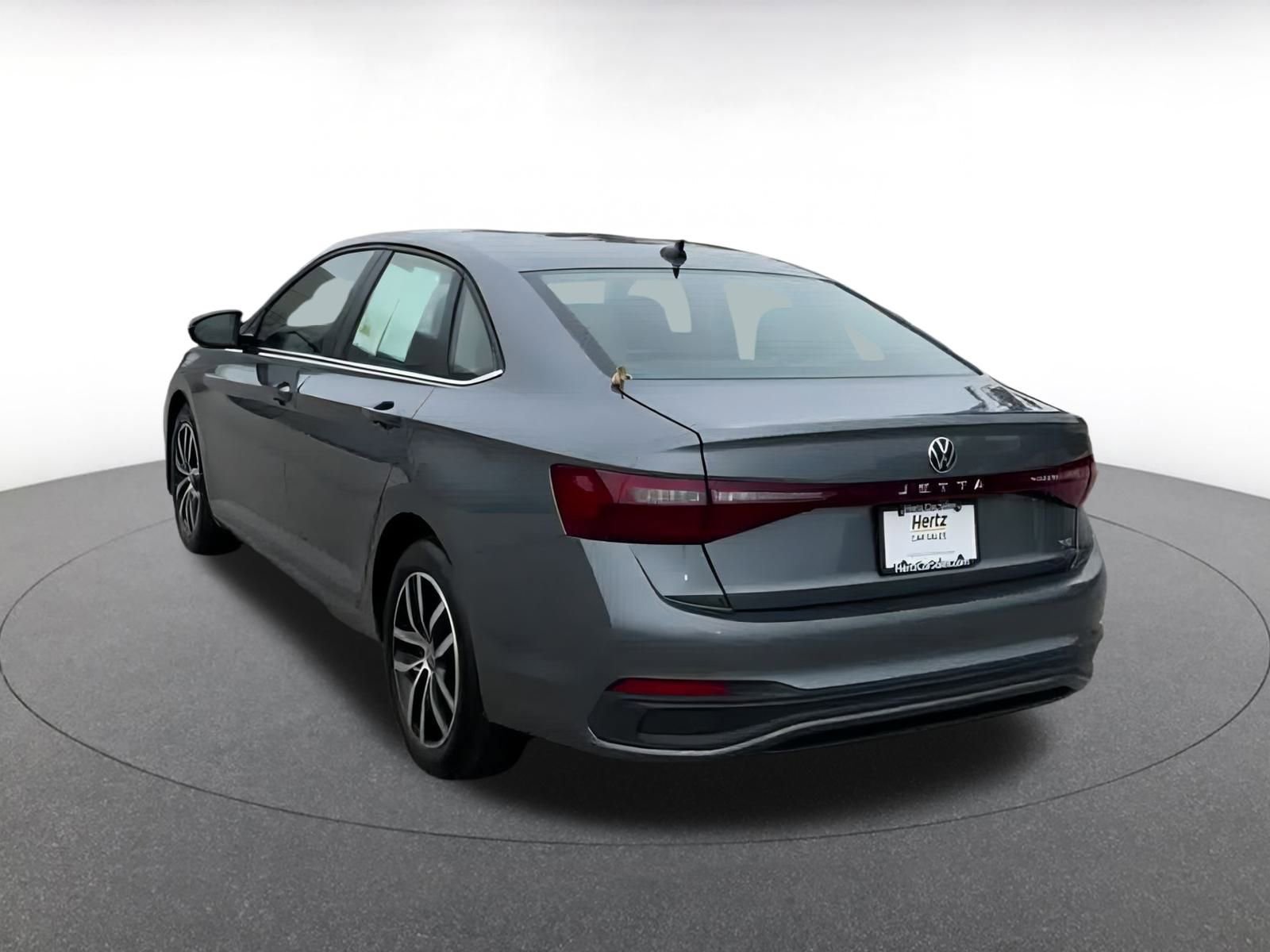 Used 2025 Volkswagen Jetta SE image 11