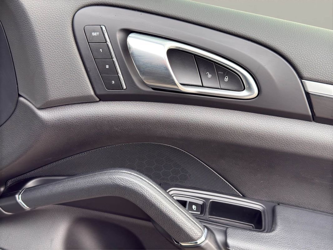 Used 2016 Porsche Cayenne image 18