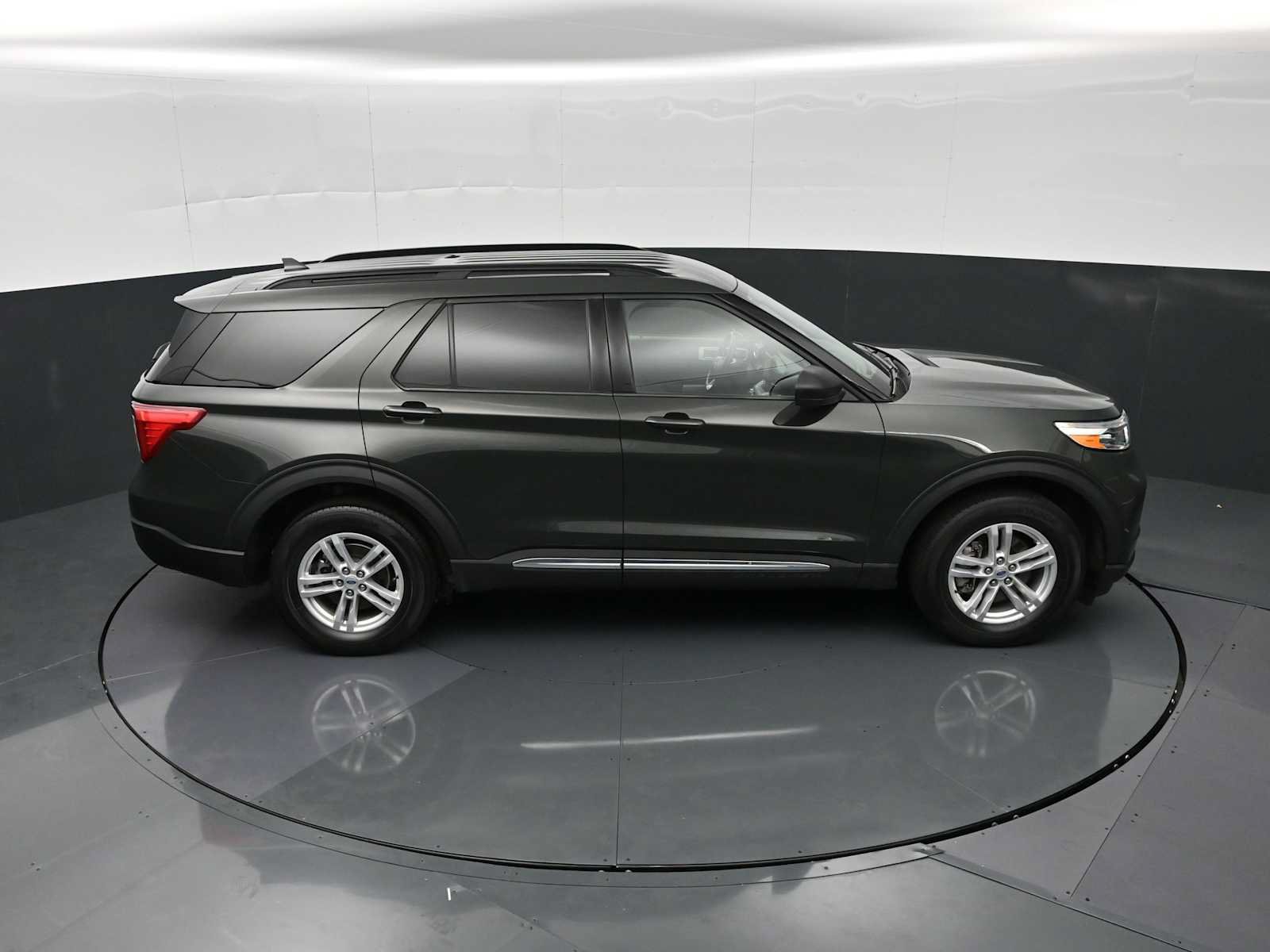 Used 2022 Ford Explorer XLT w/ Equipment Group 202A AWD/4WD image 20