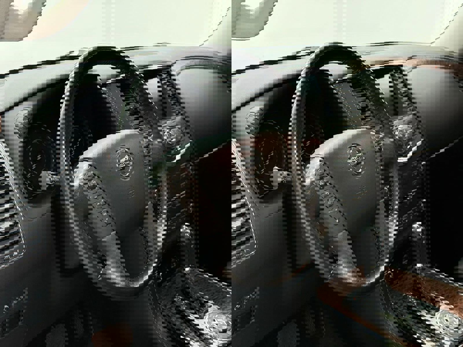 Used 2020 Nissan Armada Platinum w/ Captain's Chairs Package RWD image 19