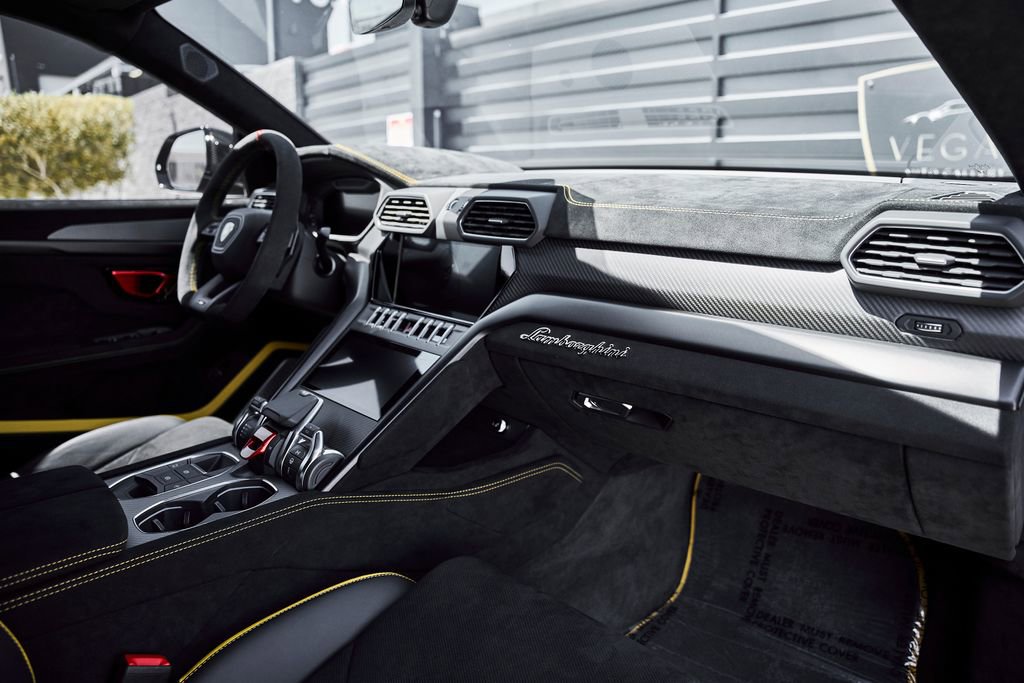 Used 2024 Lamborghini Urus Performante AWD/4WD image 50