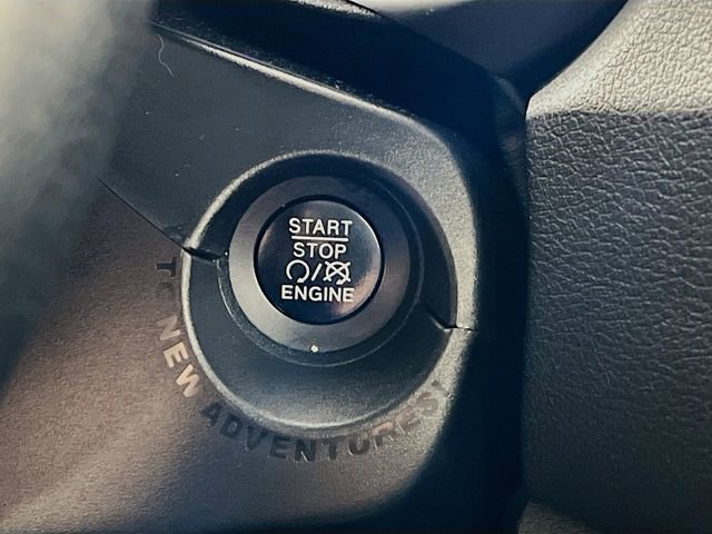 Used 2016 Jeep Renegade Latitude image 16