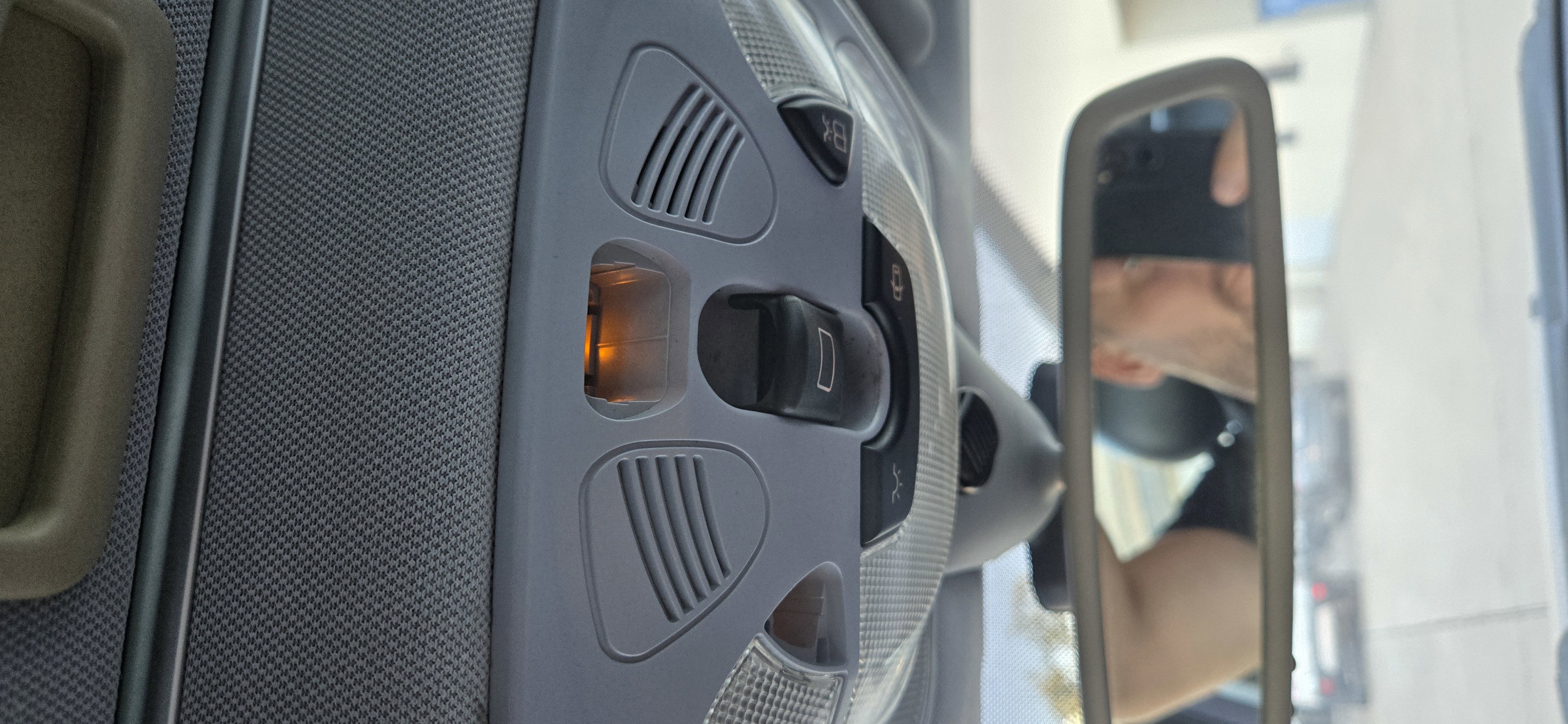 Used 2004 Mercedes-Benz C 320 Sedan image 30