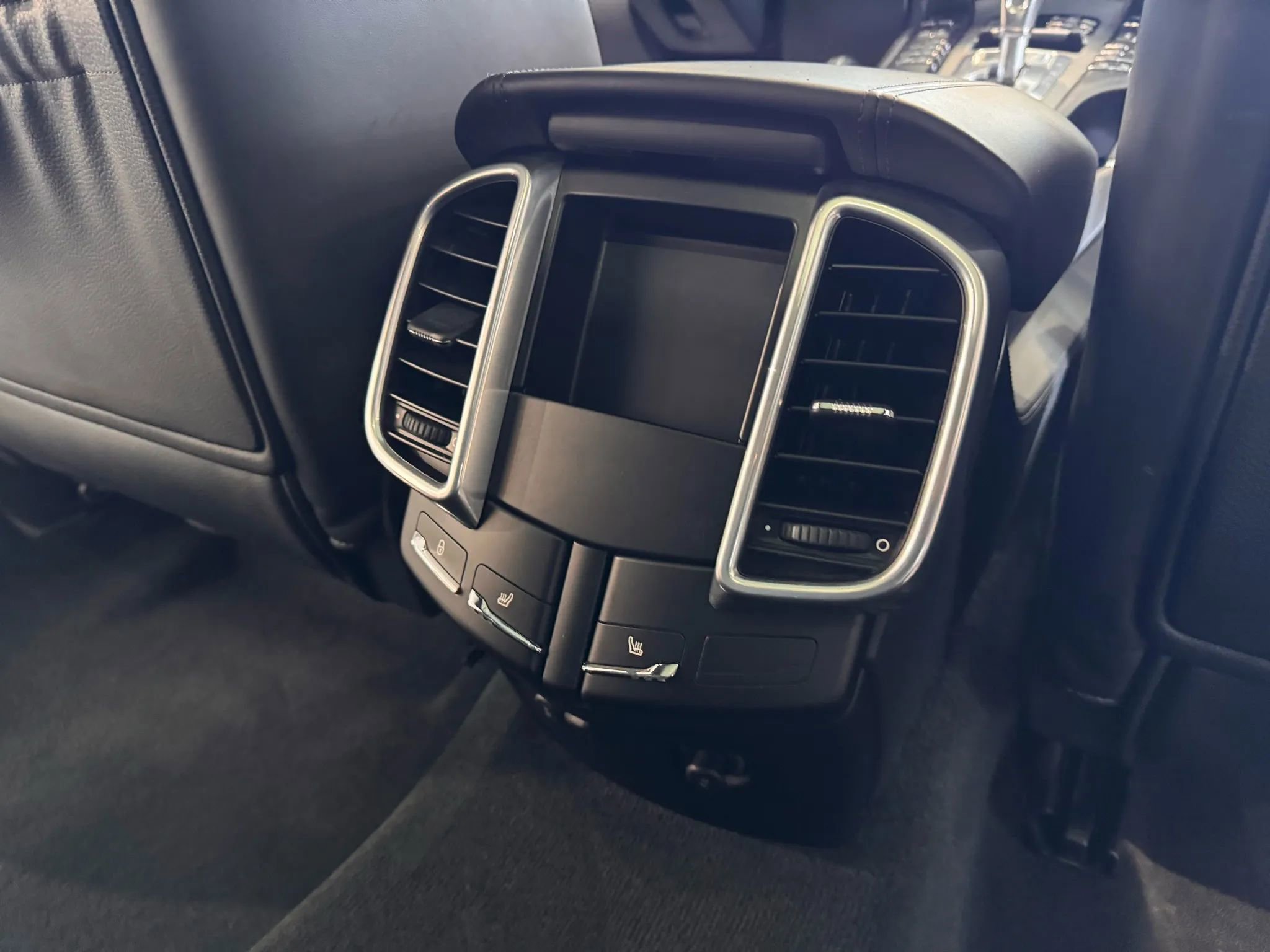 Used 2016 Porsche Cayenne GTS image 18