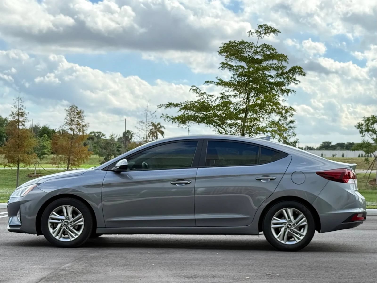 Used 2019 Hyundai Elantra SEL FWD image 4