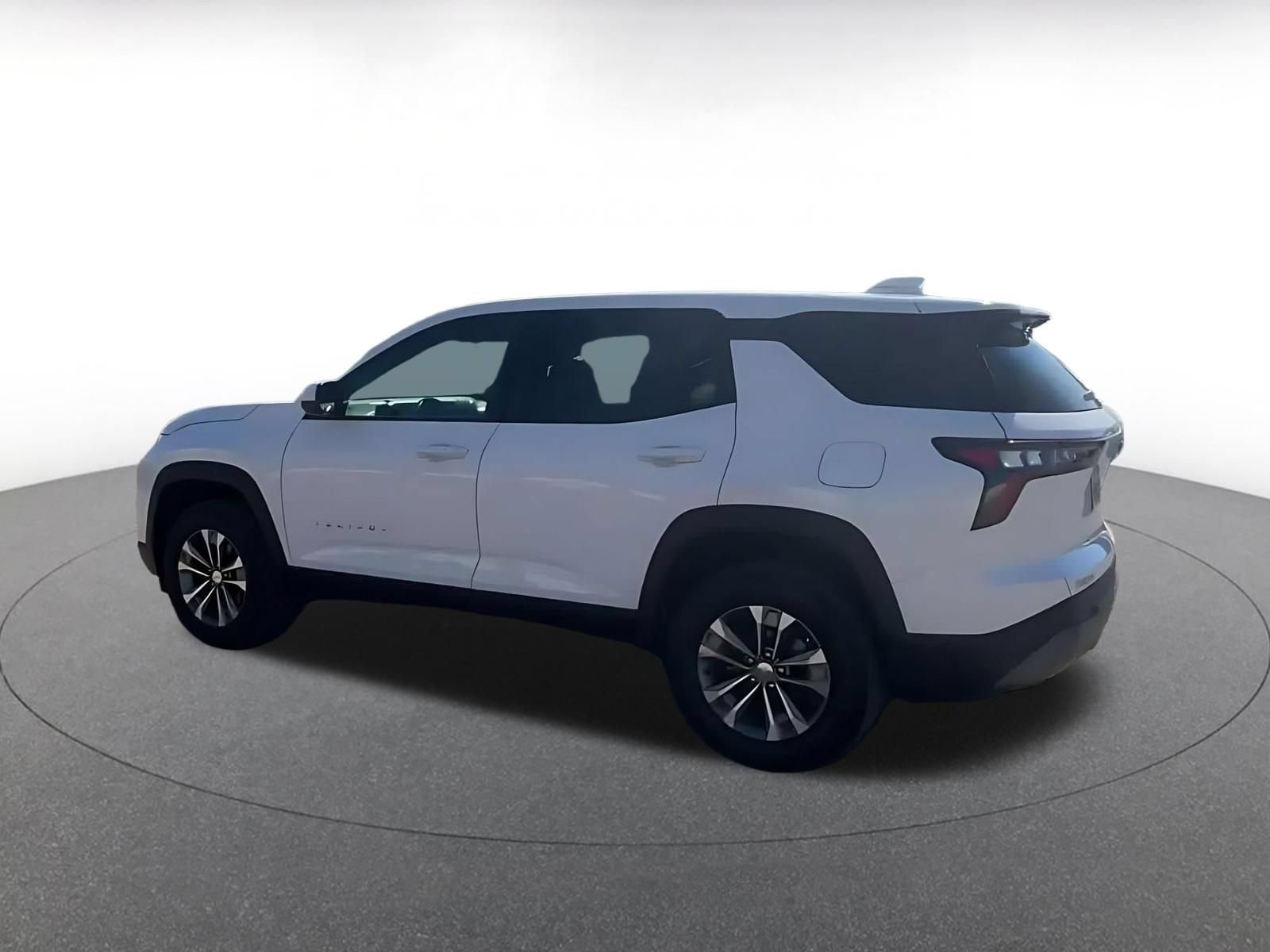 Used 2025 Chevrolet Equinox LT FWD image 9