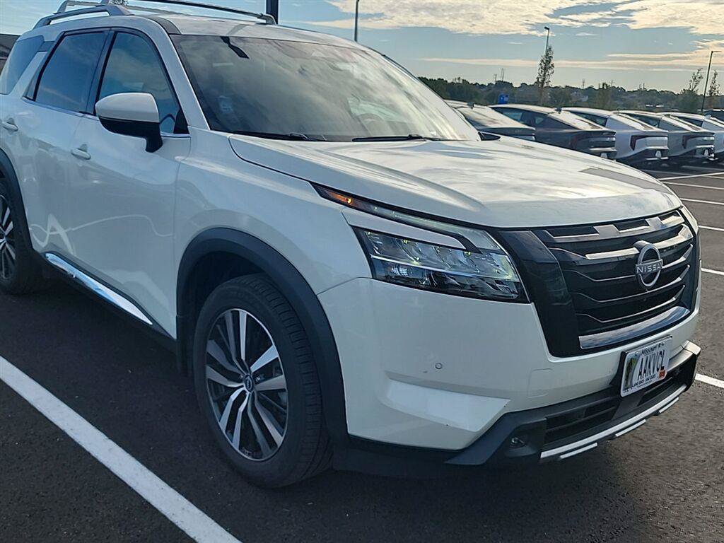 Used 2024 Nissan Pathfinder Platinum AWD/4WD image 3