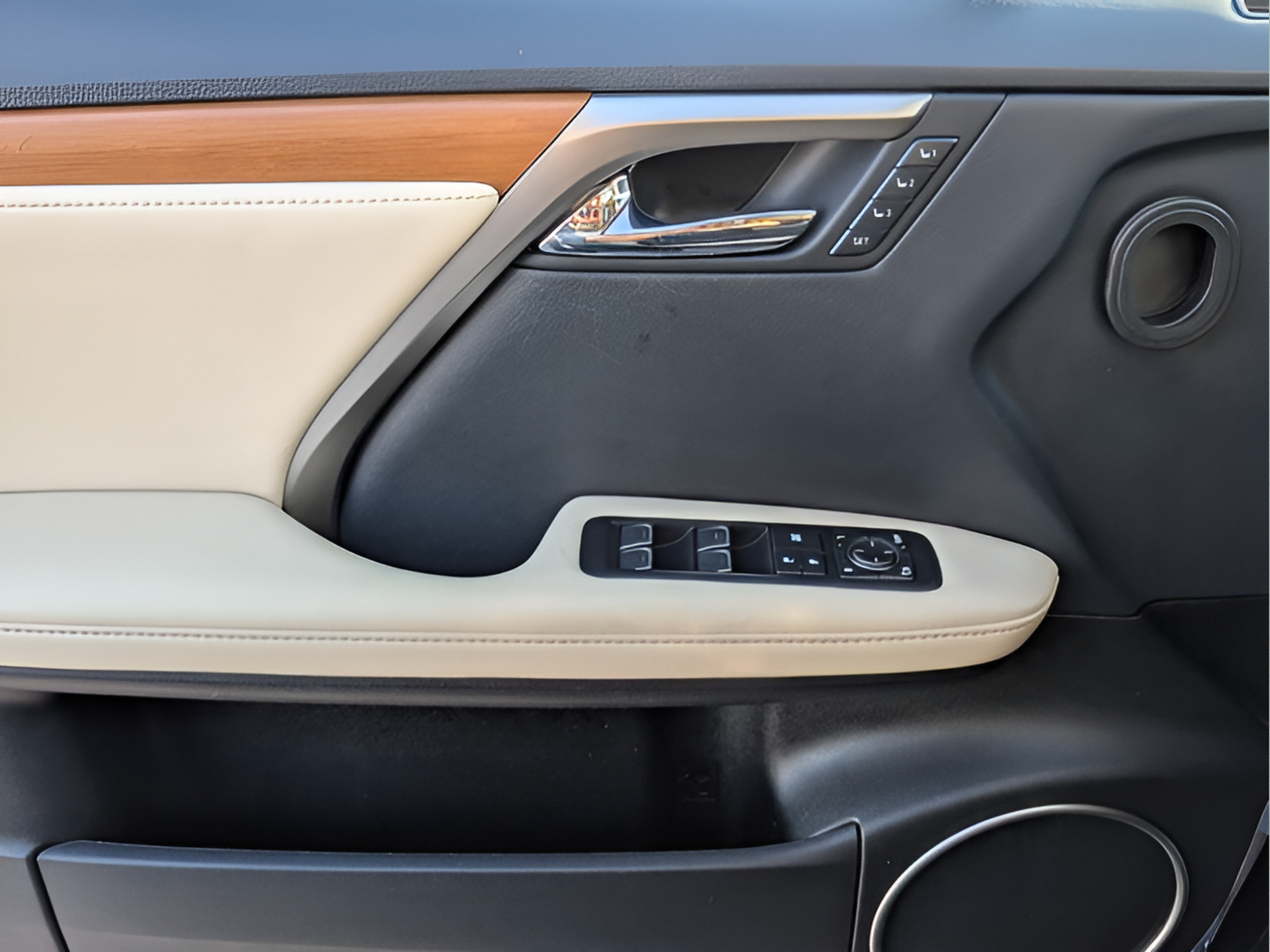 Certified 2022 Lexus RX 450h AWD w/ Premium Package image 29